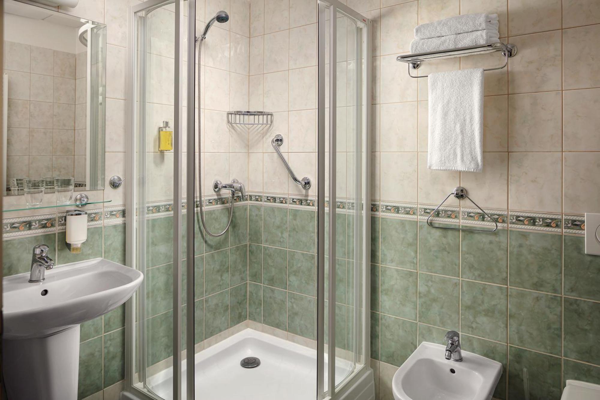 Double Room with Extra Bed,1563309157:JPEG